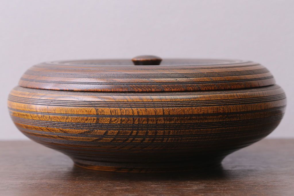 アンティーク雑貨　和製アンティーク　古い木製の蓋付き小物入れ(菓子盆)