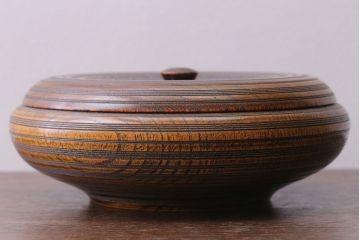 アンティーク雑貨　和製アンティーク　古い木製の蓋付き小物入れ(菓子盆)