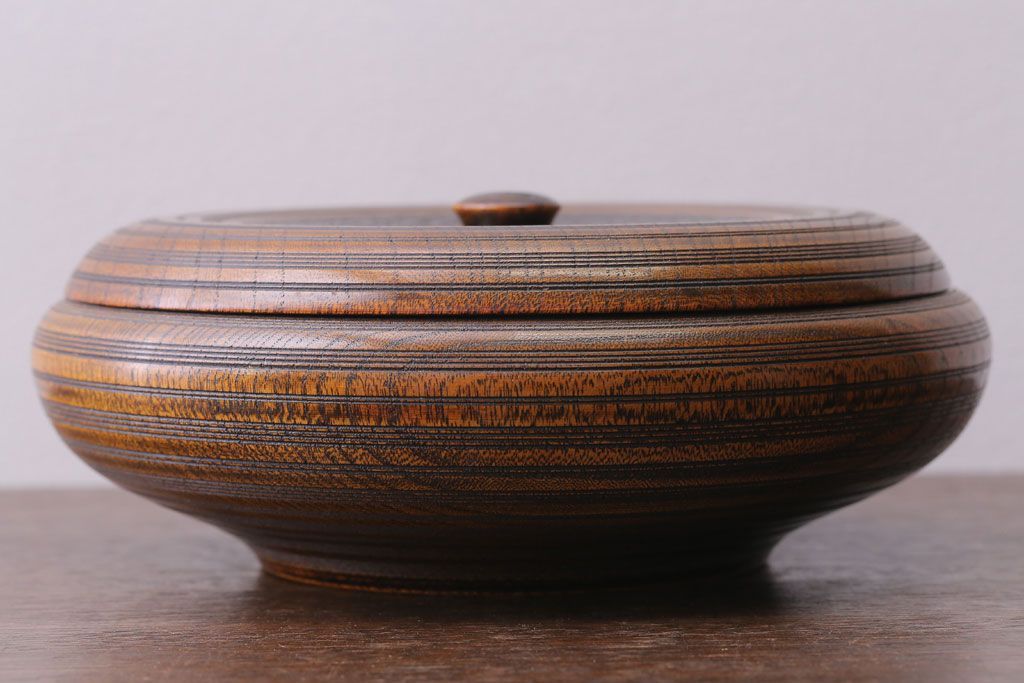 アンティーク雑貨　和製アンティーク　古い木製の蓋付き小物入れ(菓子盆)