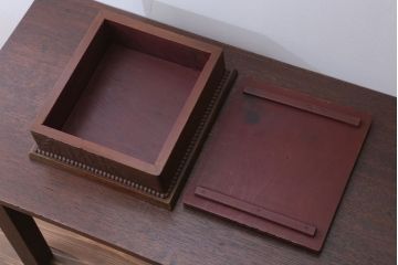 アンティーク雑貨　和製アンティーク　古い木製の彫刻箱(収納箱・小箱)
