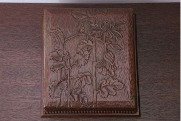 アンティーク雑貨　和製アンティーク　古い木製の彫刻箱(収納箱・小箱)