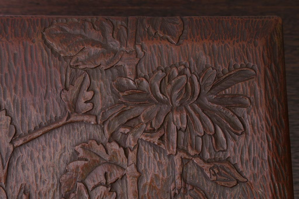 アンティーク雑貨　和製アンティーク　古い木製の彫刻箱(収納箱・小箱)