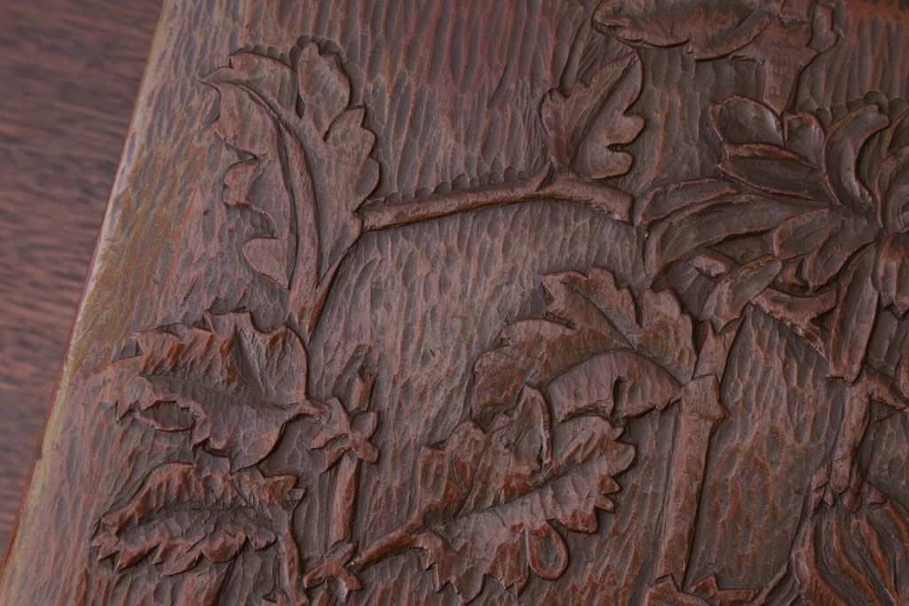 アンティーク雑貨　和製アンティーク　古い木製の彫刻箱(収納箱・小箱)