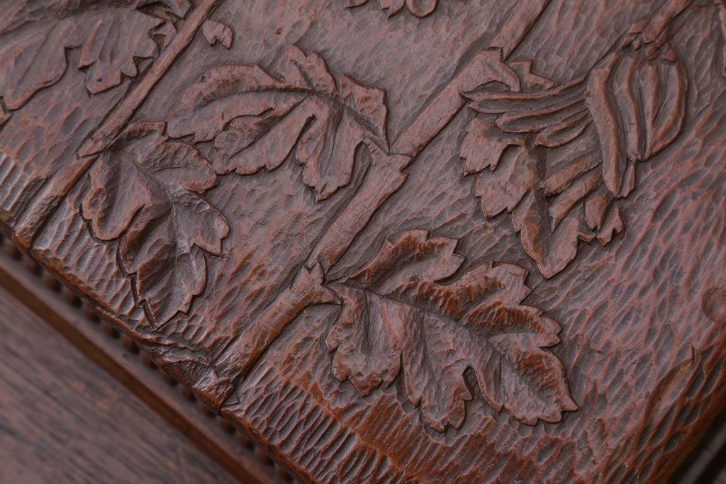 アンティーク雑貨　和製アンティーク　古い木製の彫刻箱(収納箱・小箱)