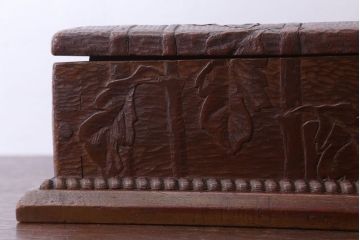 アンティーク雑貨　和製アンティーク　古い木製の彫刻箱(収納箱・小箱)