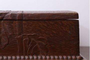 アンティーク雑貨　和製アンティーク　古い木製の彫刻箱(収納箱・小箱)