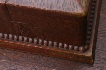 アンティーク雑貨　和製アンティーク　古い木製の彫刻箱(収納箱・小箱)