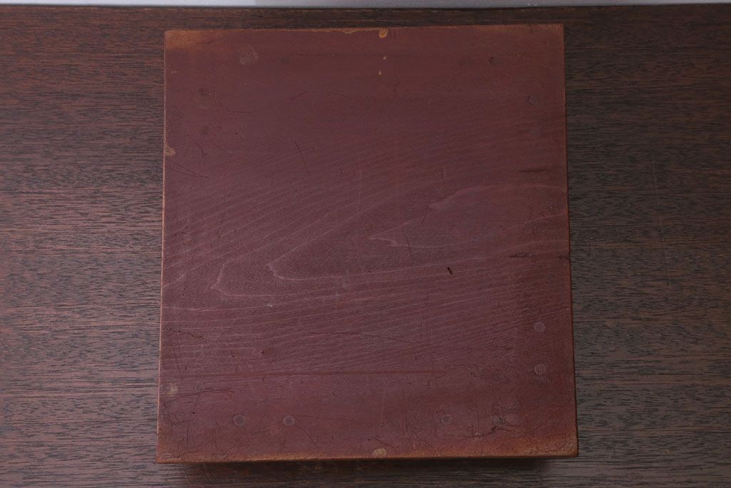 アンティーク雑貨　和製アンティーク　古い木製の彫刻箱(収納箱・小箱)