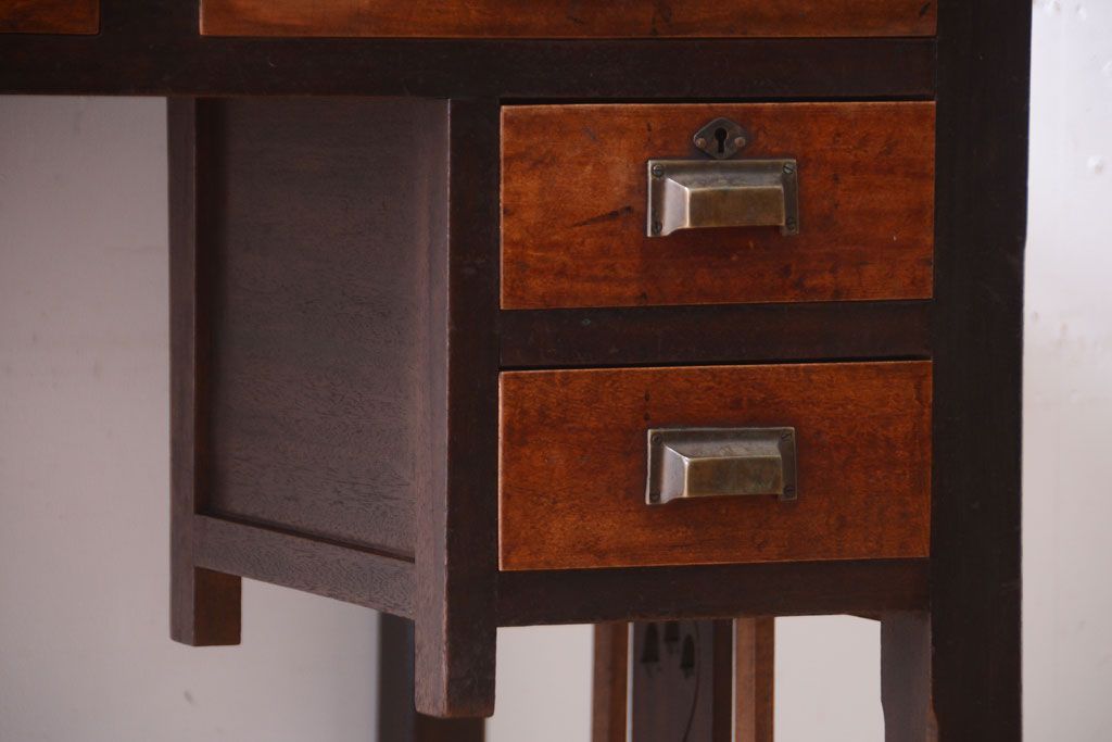 アンティーク家具　大正ロマン　古い木製のアンティーク片袖机(デスク)