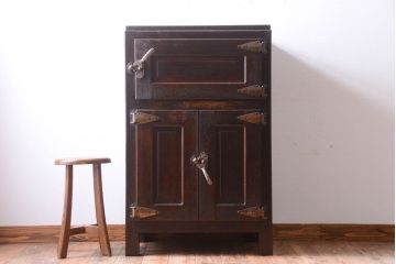 レトロ家具　昭和レトロ　ナラ材製のアンティーク冷蔵庫(冷蔵箱・氷冷蔵庫)