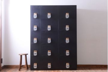 アンティーク家具　アンティーク　シックなブラックペイントの鍵付き下駄箱(2)