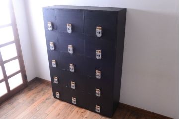 アンティーク家具　アンティーク　シックなブラックペイントの鍵付き下駄箱(2)