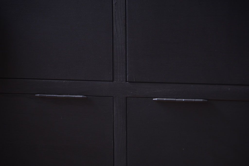 アンティーク家具　アンティーク　シックなブラックペイントの鍵付き下駄箱(2)