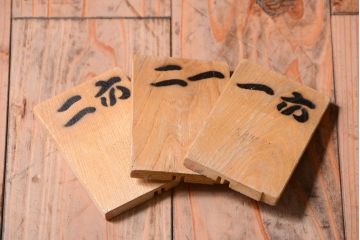 アンティーク家具　アンティーク　シックなブラックペイントの鍵付き下駄箱(2)