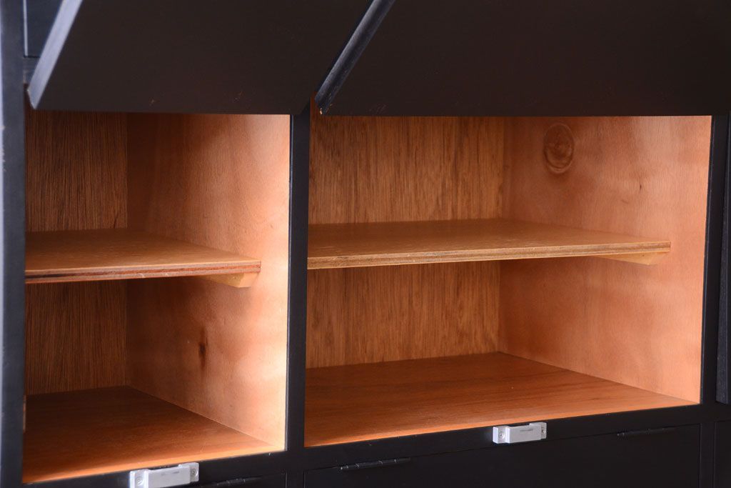 アンティーク家具　アンティーク　シックなブラックペイントの鍵付き下駄箱(2)