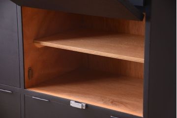 アンティーク家具　アンティーク　シックなブラックペイントの鍵付き下駄箱(2)