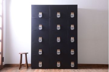 アンティーク家具　アンティーク　シックなブラックペイントの鍵付き下駄箱(3)