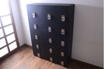 アンティーク家具　アンティーク　シックなブラックペイントの鍵付き下駄箱(3)