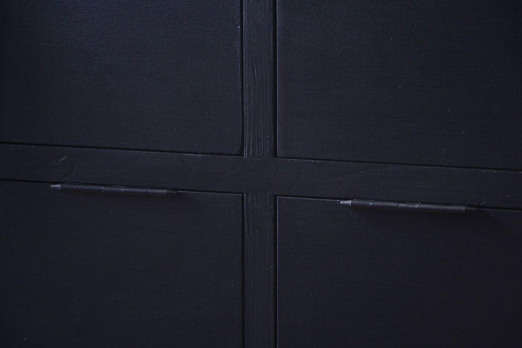 アンティーク家具　アンティーク　シックなブラックペイントの鍵付き下駄箱(3)