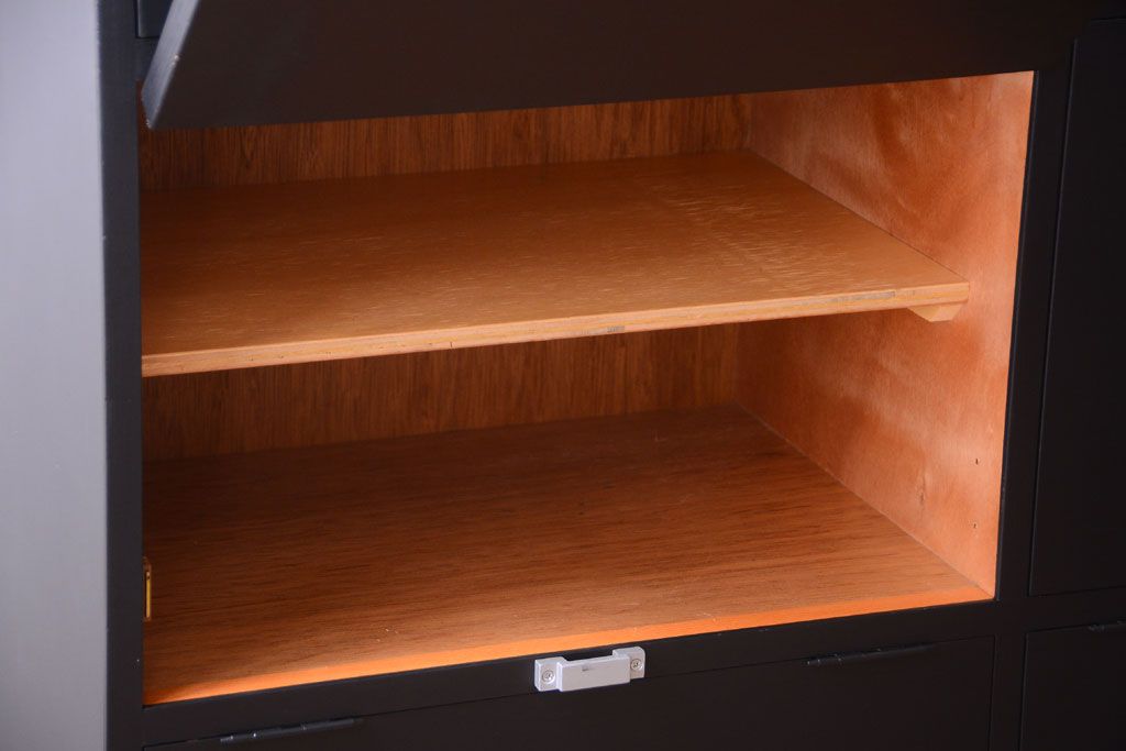 アンティーク家具　アンティーク　シックなブラックペイントの鍵付き下駄箱(3)