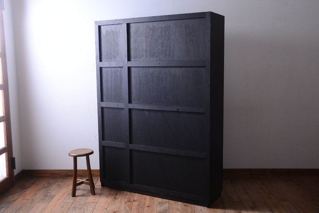 アンティーク家具　アンティーク　シックなブラックペイントの鍵付き下駄箱(3)