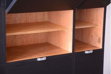 アンティーク家具　アンティークペイント　シックなブラックカラーの鍵付き下駄箱(1)