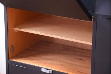 アンティーク家具　アンティークペイント　シックなブラックカラーの鍵付き下駄箱(1)