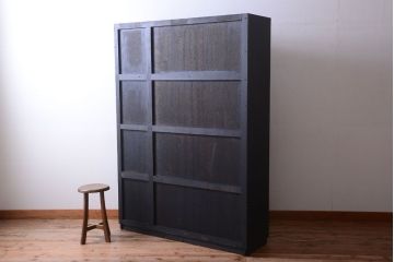 アンティーク家具　アンティークペイント　シックなブラックカラーの鍵付き下駄箱(1)