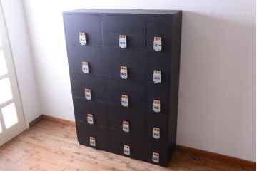 アンティーク家具　アンティークペイント　シックなブラックカラーの鍵付き下駄箱(2)