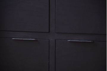 アンティーク家具　アンティークペイント　シックなブラックカラーの鍵付き下駄箱(2)