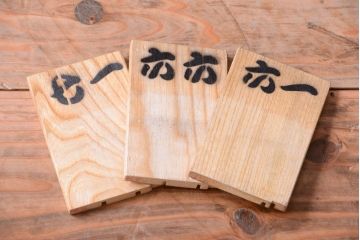 アンティーク家具　アンティークペイント　シックなブラックカラーの鍵付き下駄箱(2)