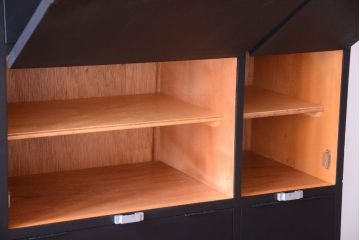 アンティーク家具　アンティークペイント　シックなブラックカラーの鍵付き下駄箱(2)