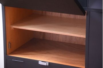 アンティーク家具　アンティークペイント　シックなブラックカラーの鍵付き下駄箱(2)