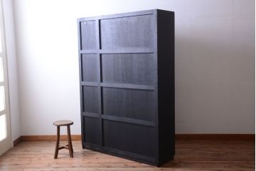 アンティーク家具　アンティークペイント　シックなブラックカラーの鍵付き下駄箱(2)