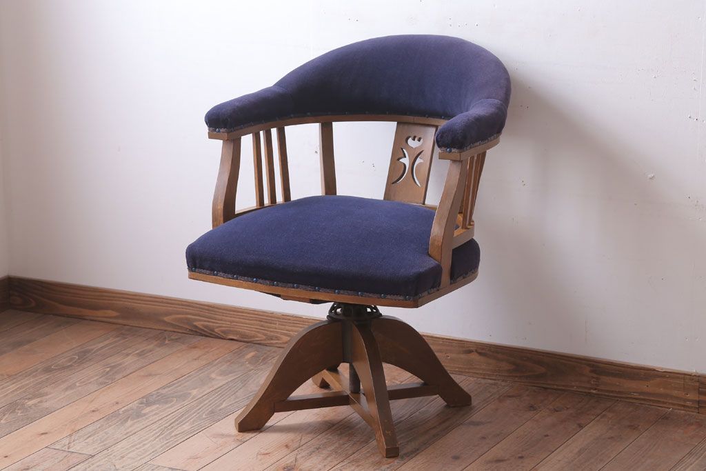 アンティーク家具　和製アンティーク　透かし彫り　オリジナル座面のナラ材製回転椅子(回転イス)