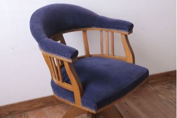 アンティーク家具　和製アンティーク　透かし彫り　オリジナル座面のナラ材製回転椅子(回転イス)