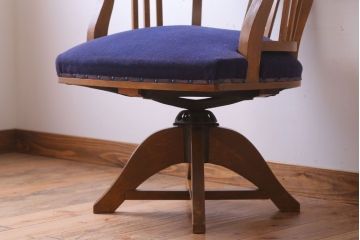 アンティーク家具　和製アンティーク　透かし彫り　オリジナル座面のナラ材製回転椅子(回転イス)