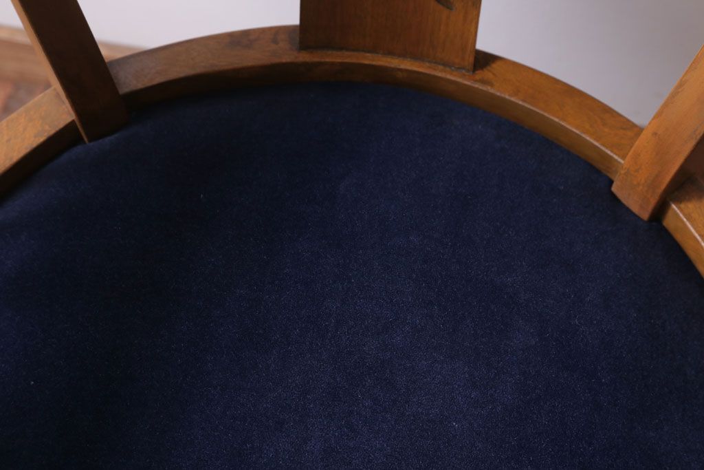 アンティーク家具　和製アンティーク　透かし彫り　オリジナル座面のナラ材製回転椅子(回転イス)