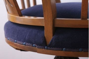 アンティーク家具　和製アンティーク　透かし彫り　オリジナル座面のナラ材製回転椅子(回転イス)