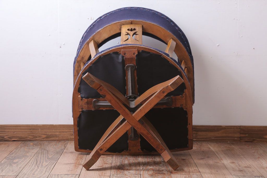 アンティーク家具　和製アンティーク　透かし彫り　オリジナル座面のナラ材製回転椅子(回転イス)