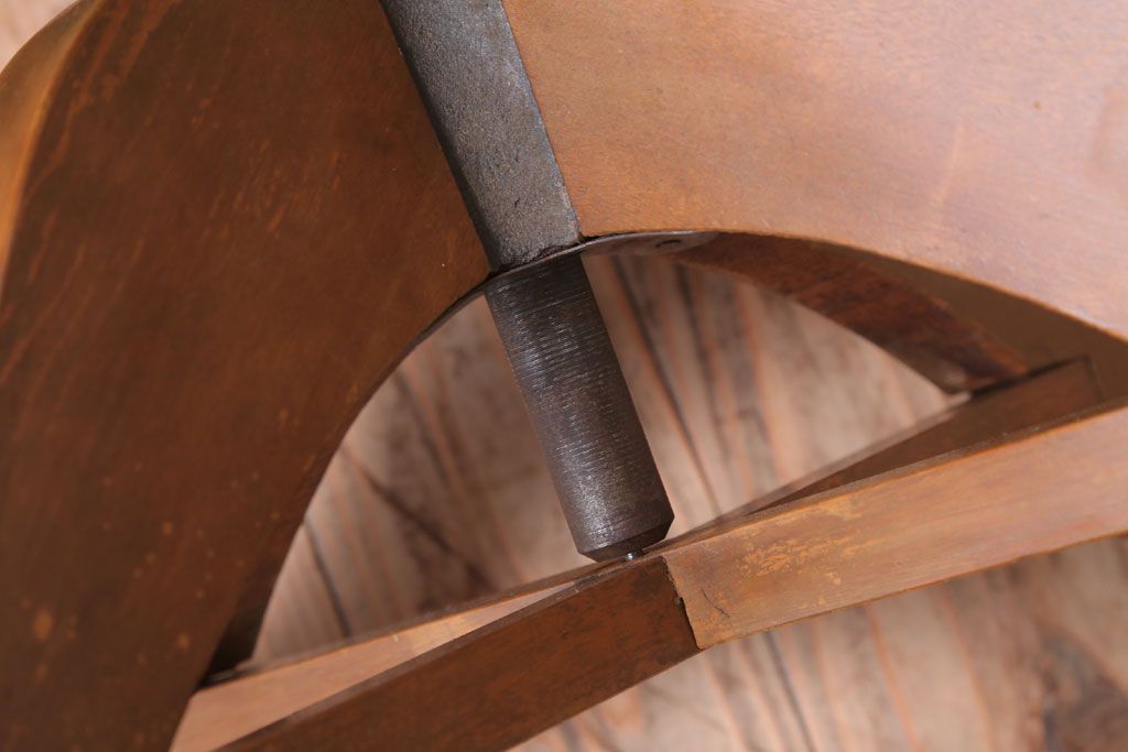 アンティーク家具　和製アンティーク　透かし彫り　オリジナル座面のナラ材製回転椅子(回転イス)