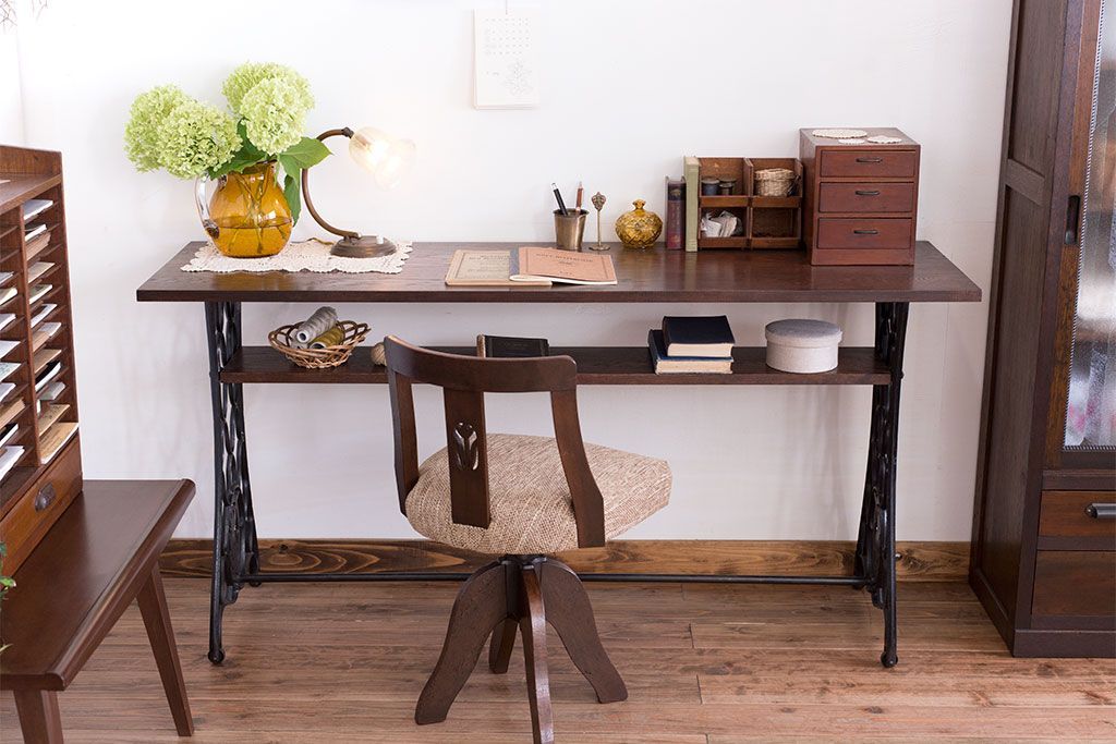 アンティーク家具　和製アンティーク　透かし彫り　古い木の回転椅子(回転イス)