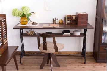 アンティーク家具　和製アンティーク　透かし彫り　古い木の回転椅子(回転イス)