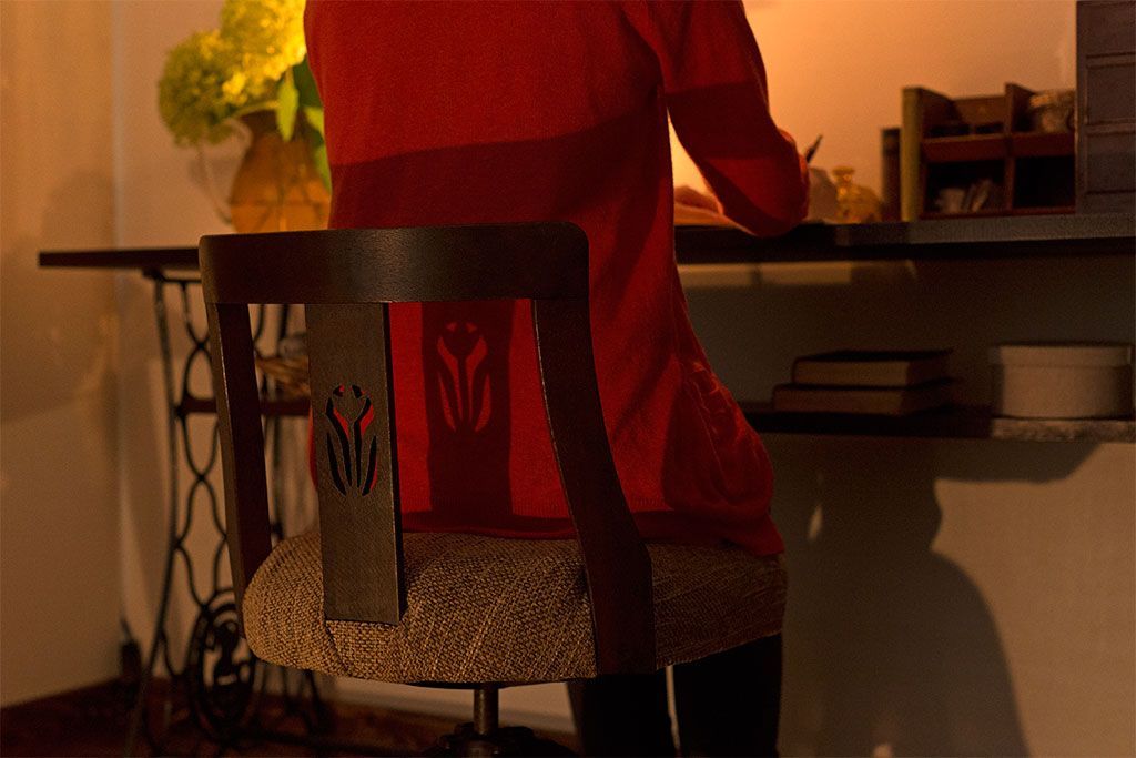 アンティーク家具　和製アンティーク　透かし彫り　古い木の回転椅子(回転イス)