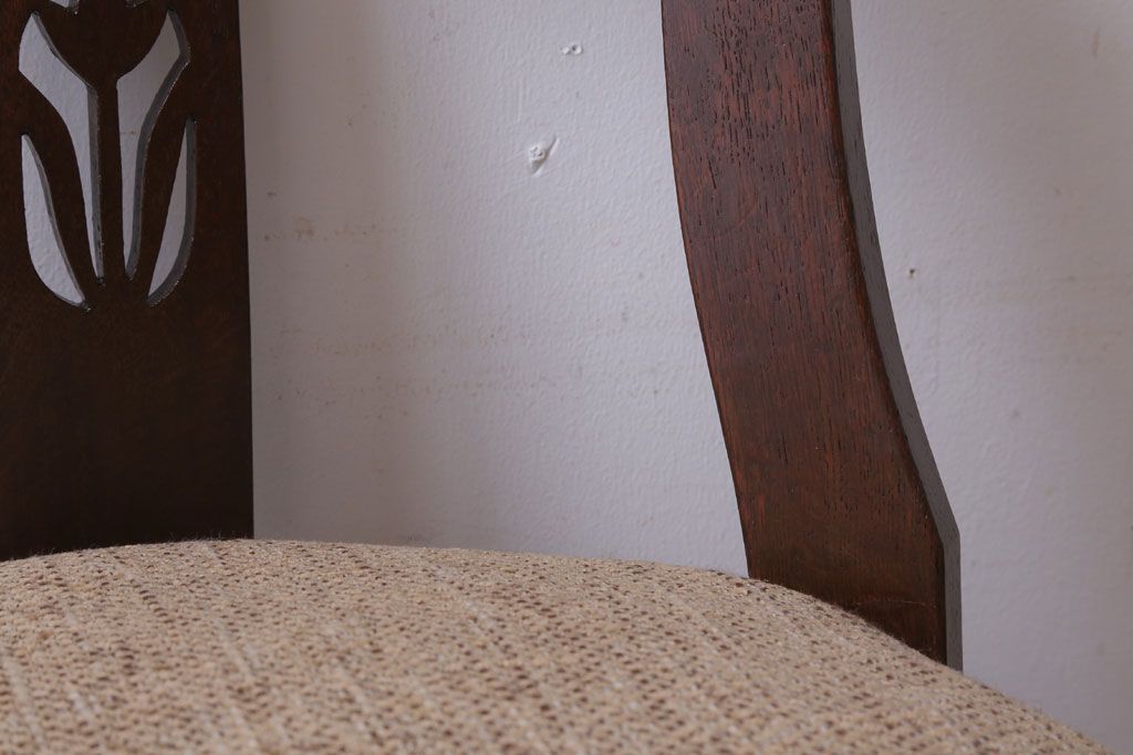 アンティーク家具　和製アンティーク　透かし彫り　古い木の回転椅子(回転イス)