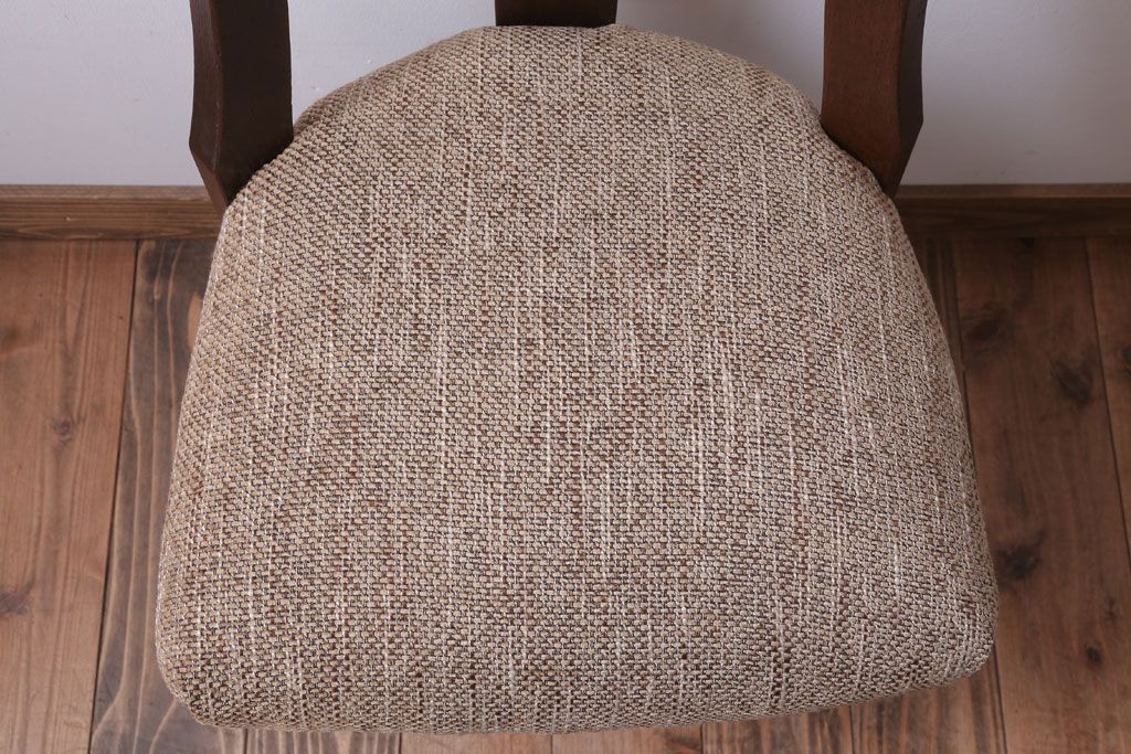 アンティーク家具　和製アンティーク　透かし彫り　古い木の回転椅子(回転イス)