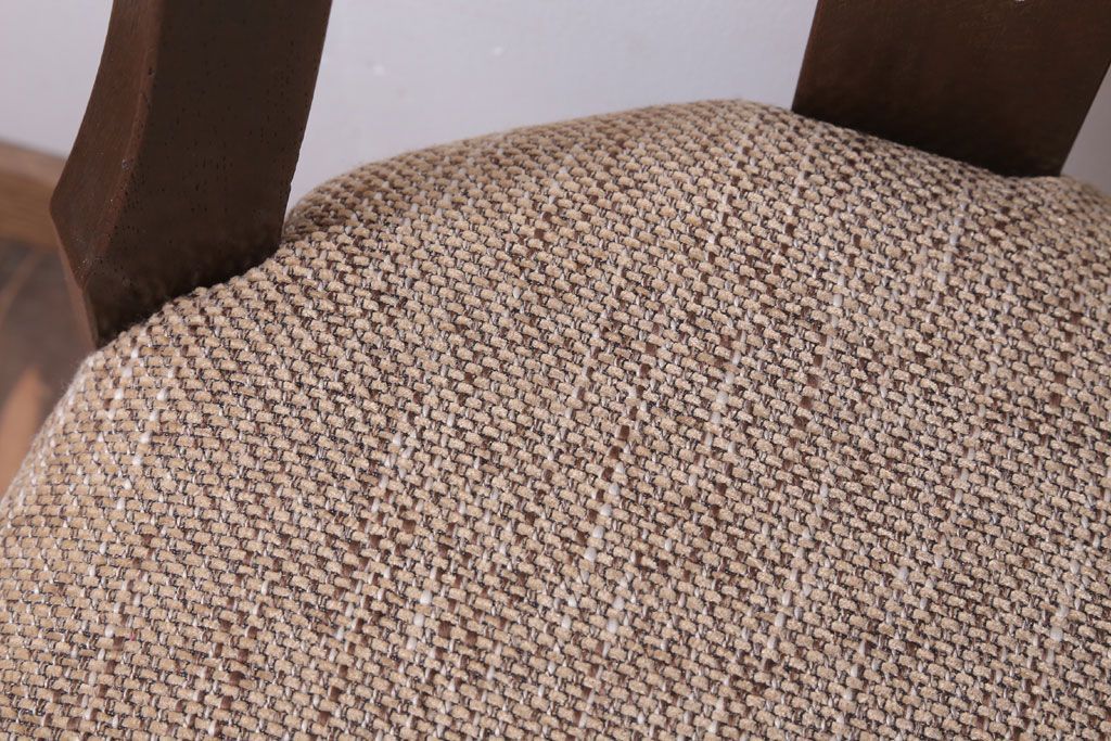 アンティーク家具　和製アンティーク　透かし彫り　古い木の回転椅子(回転イス)