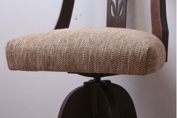 アンティーク家具　和製アンティーク　透かし彫り　古い木の回転椅子(回転イス)
