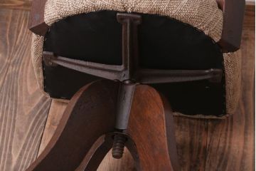 アンティーク家具　和製アンティーク　透かし彫り　古い木の回転椅子(回転イス)