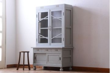 アンティーク家具　アンティークペイント　丸脚付き!おしゃれでかわいい食器棚